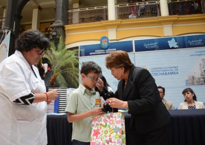 ASOCIACIÓN DE DAMAS VOLUNTARIAS DE AYUDA AL SORDO ENTREGA AUDÍFONOS DIGITALES A 35 NIÑAS Y NIÑOS