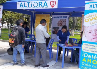 Altiora realizando detección de pérdida auditva Foto 1