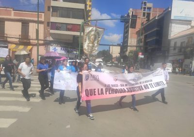 Marcha en el centro de Cochabamba con concientizando sobre el cuidado de la audición Foto 1