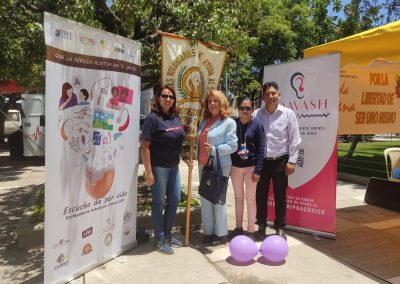 Representante de la Universidad Adventista de Bolivia junto a ADAVASH