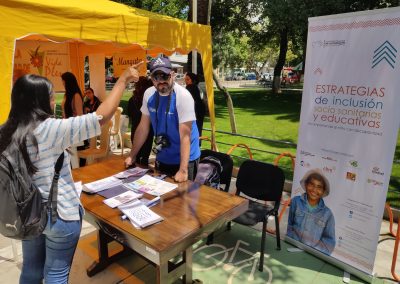 Tukuy Pacha resolviendo dudas de la población en la Feria Informativa